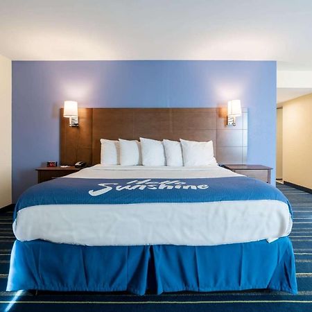 Days Inn By Wyndham Hartford/Closest Downtown Экстерьер фото