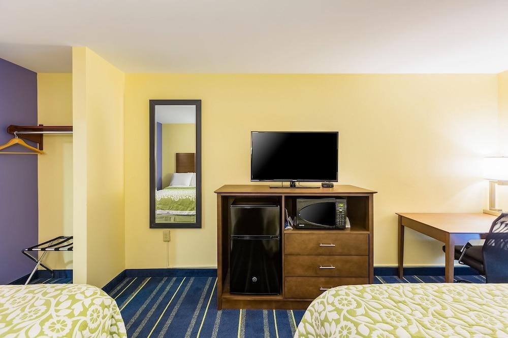Days Inn By Wyndham Hartford/Closest Downtown Экстерьер фото