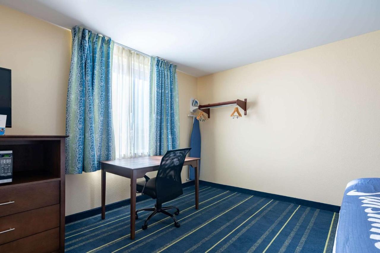 Days Inn By Wyndham Hartford/Closest Downtown Экстерьер фото