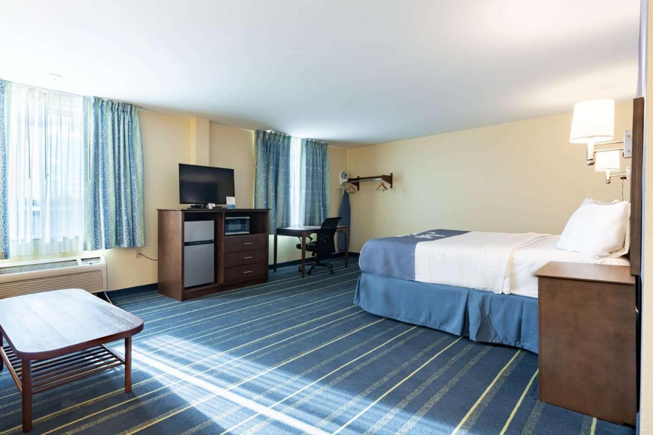 Days Inn By Wyndham Hartford/Closest Downtown Экстерьер фото