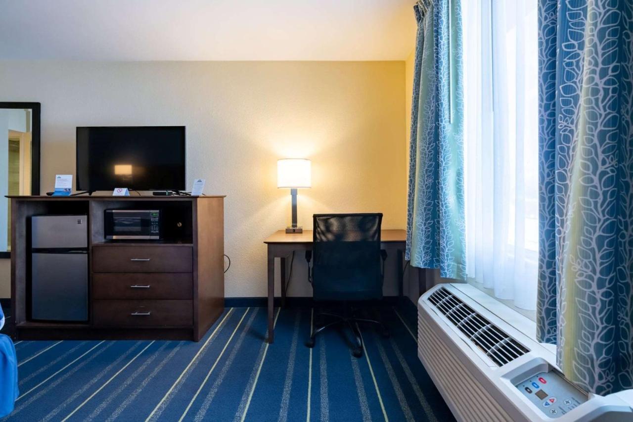 Days Inn By Wyndham Hartford/Closest Downtown Экстерьер фото