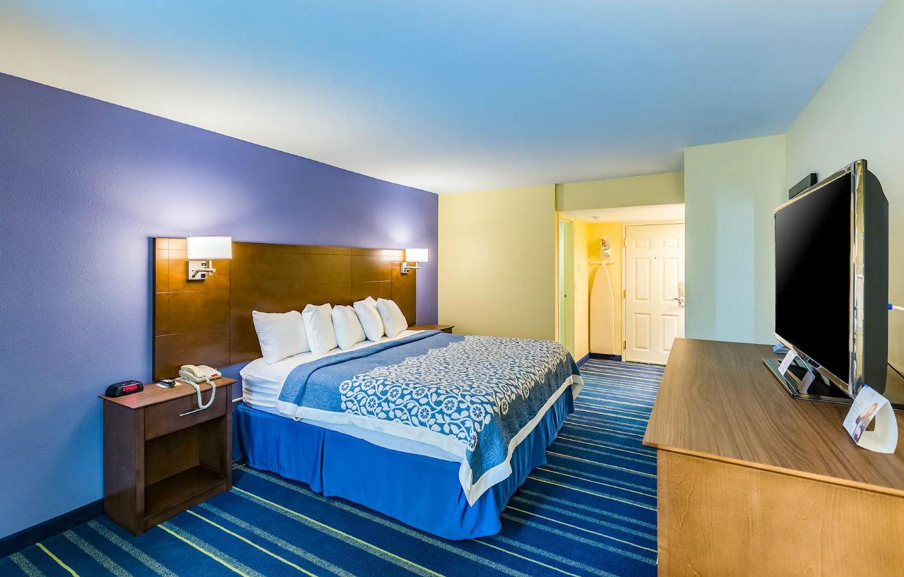 Days Inn By Wyndham Hartford/Closest Downtown Экстерьер фото